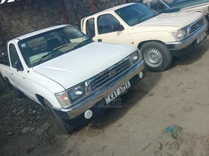 Toyota Hilux 2.5 Cab 2005 White