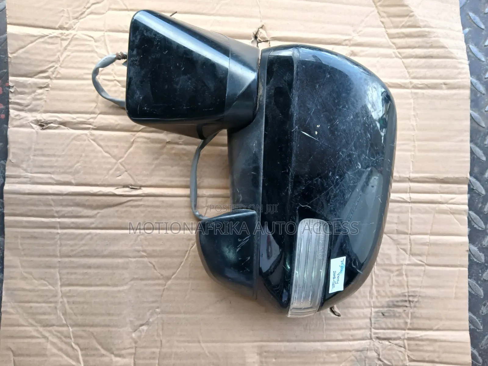 Noah/Voxy( 2008-2012) Sidemirror