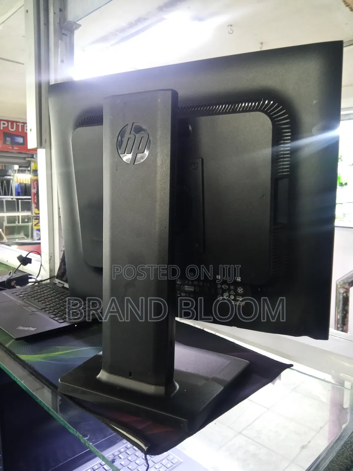 HP 19 Inches Square Moniter