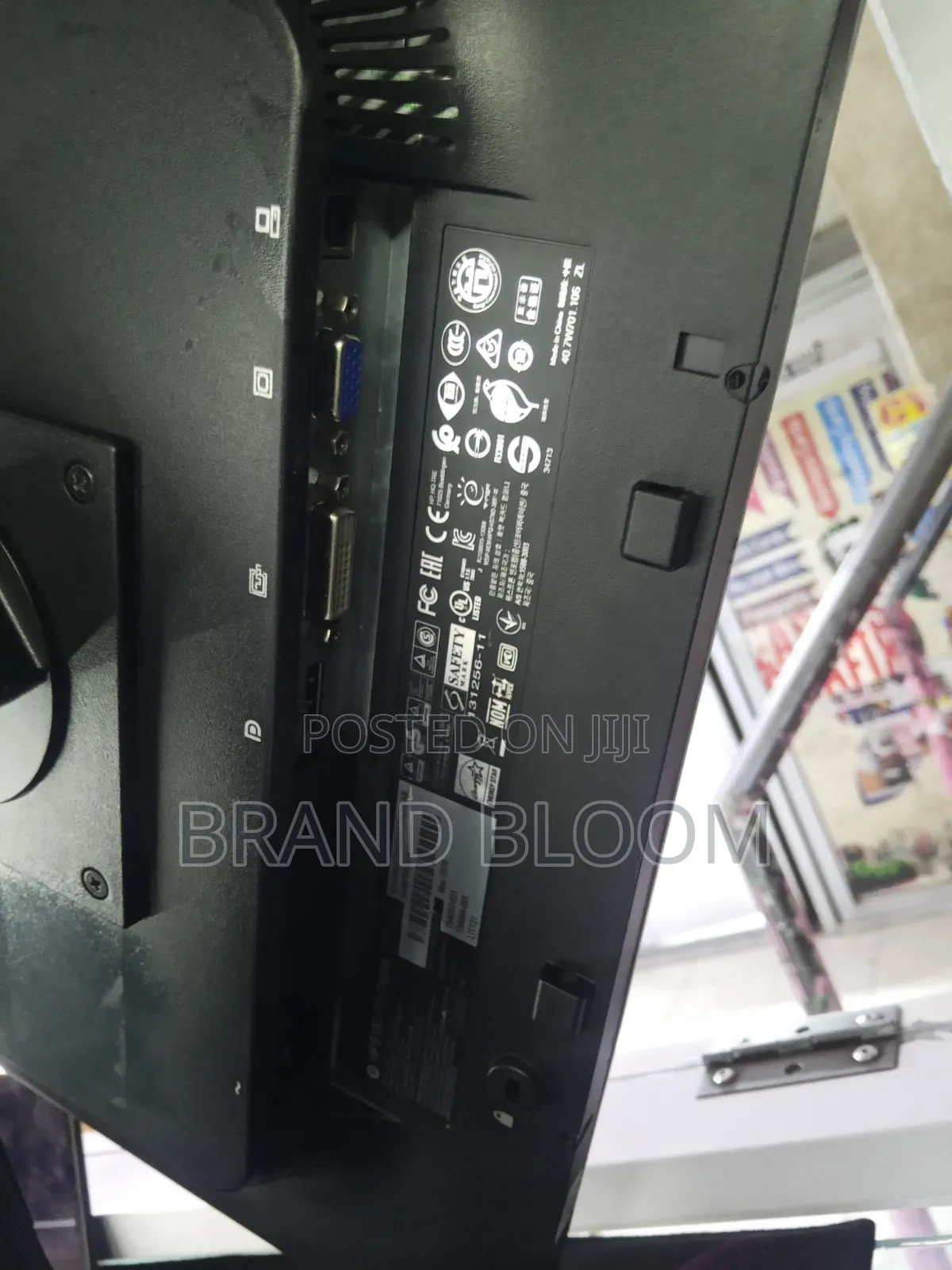 HP 19 Inches Square Moniter