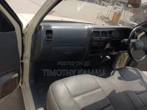 Toyota Hilux 2.5 Cab 2005 Beige
