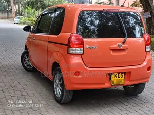 Toyota Porte 2017 Orange