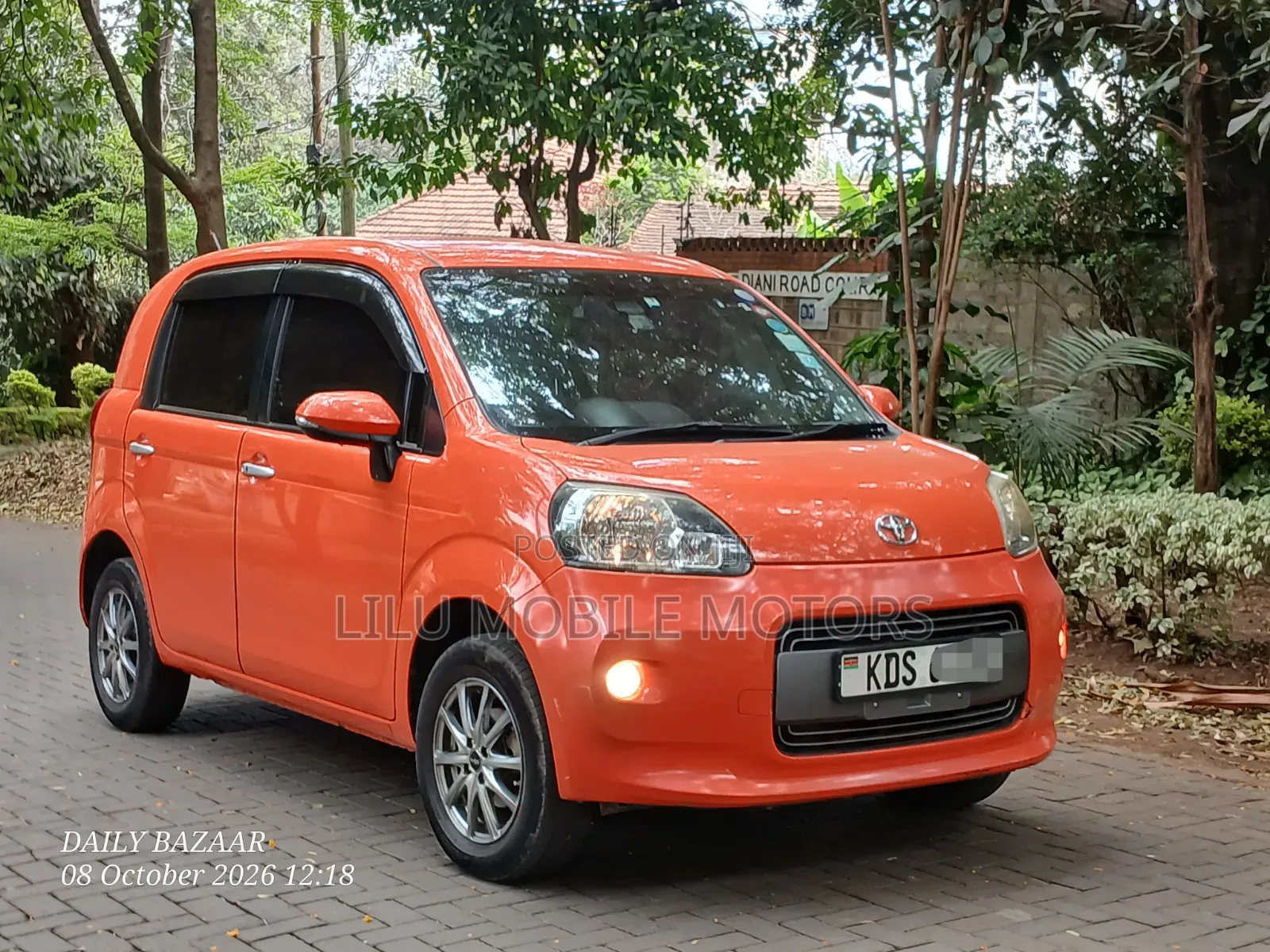 Toyota Porte 2017 Orange