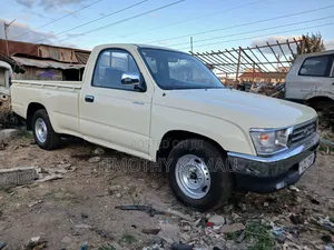 Toyota Hilux 2.5 Cab 2005 Beige