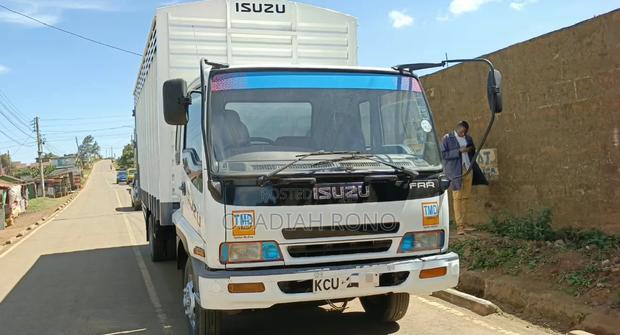 Isuzu FRR 2018 White - main view