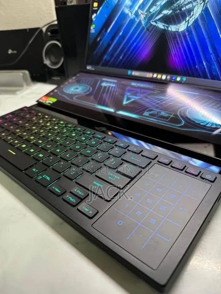 Laptop Asus ROG Zephyrus Duo 16 16GB AMD Ryzen 9 SSD 1T