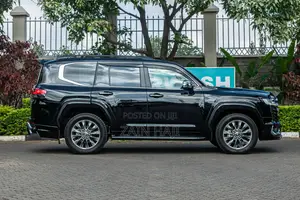 Toyota Land Cruiser LC300 2023 Black