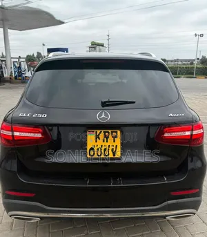 Mercedes-Benz GLC-Class GLC250 Sport Utility 4-Door (2.0L, 4cyl Turbo)