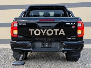 Toyota Hilux 2021 Matt Black