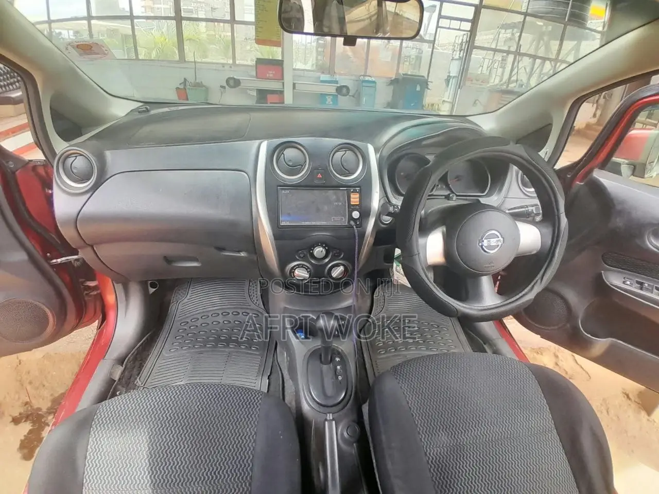 Nissan Note 2012 Maroon