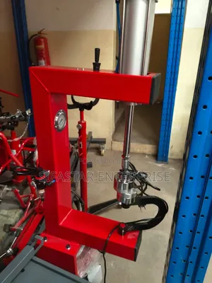 Pneumatic tyreVulcanizing Machine C-Frame Tyre Repair and Retreating