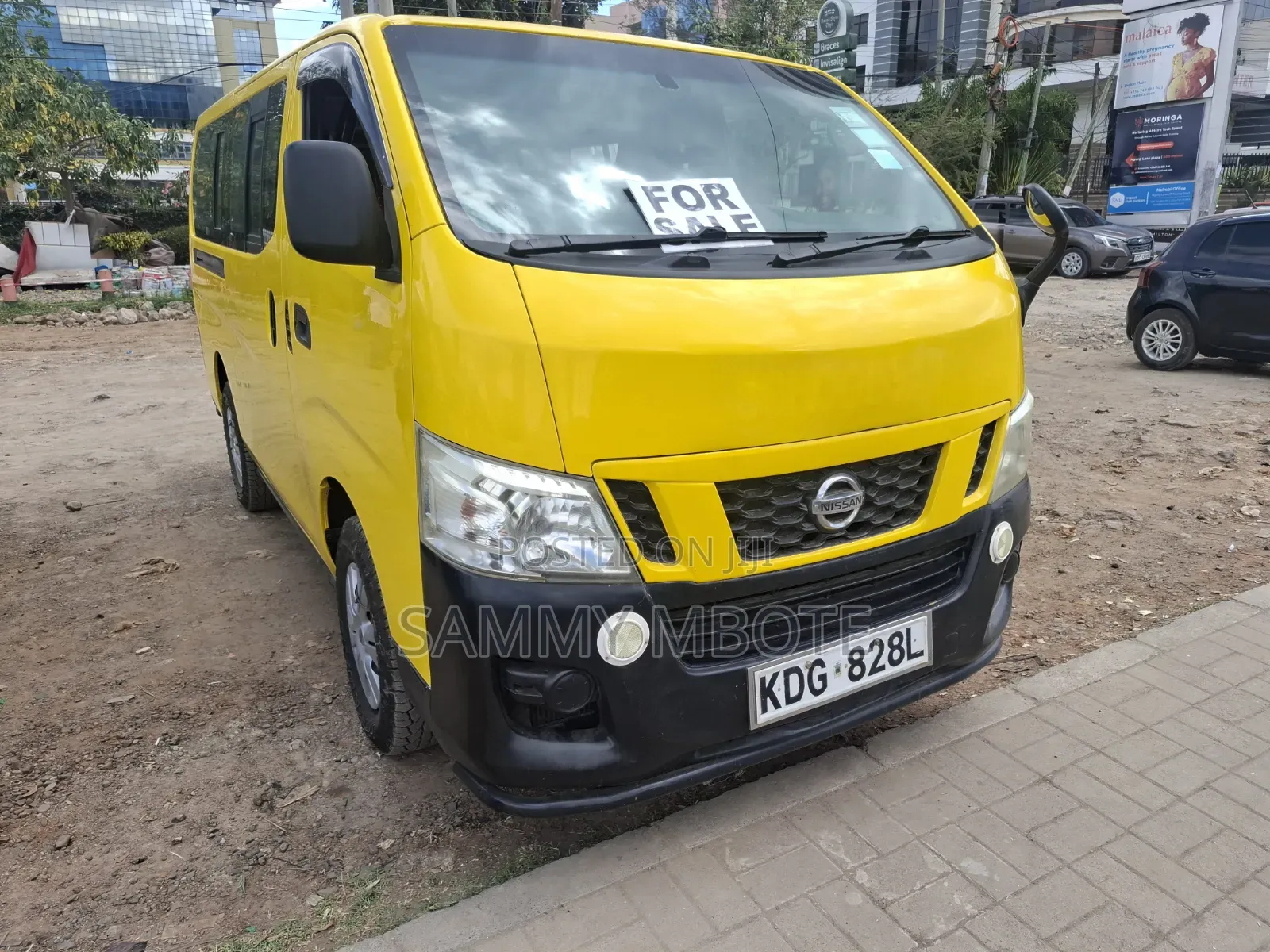 Nissan Caravan (Urvan) 2014 Yellow
