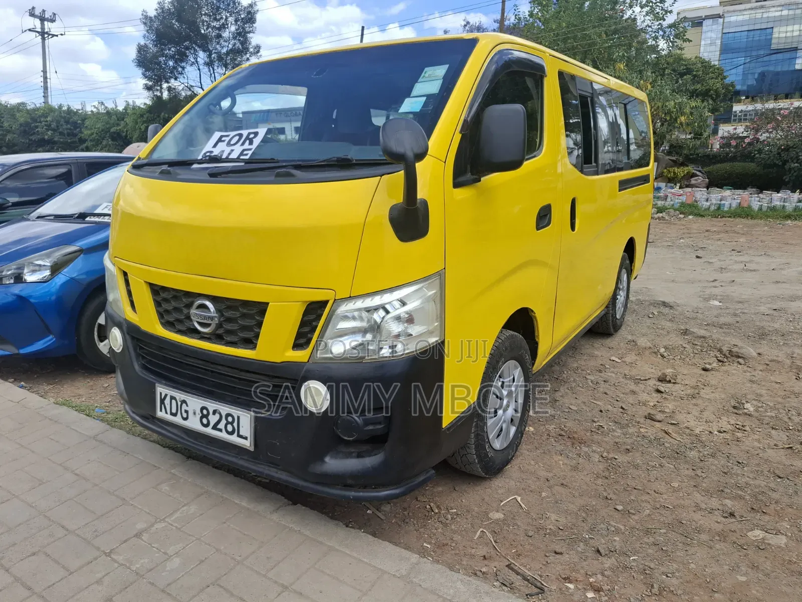 Nissan Caravan (Urvan) 2014 Yellow
