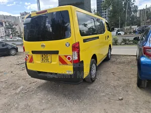 Nissan Caravan (Urvan) 2014 Yellow