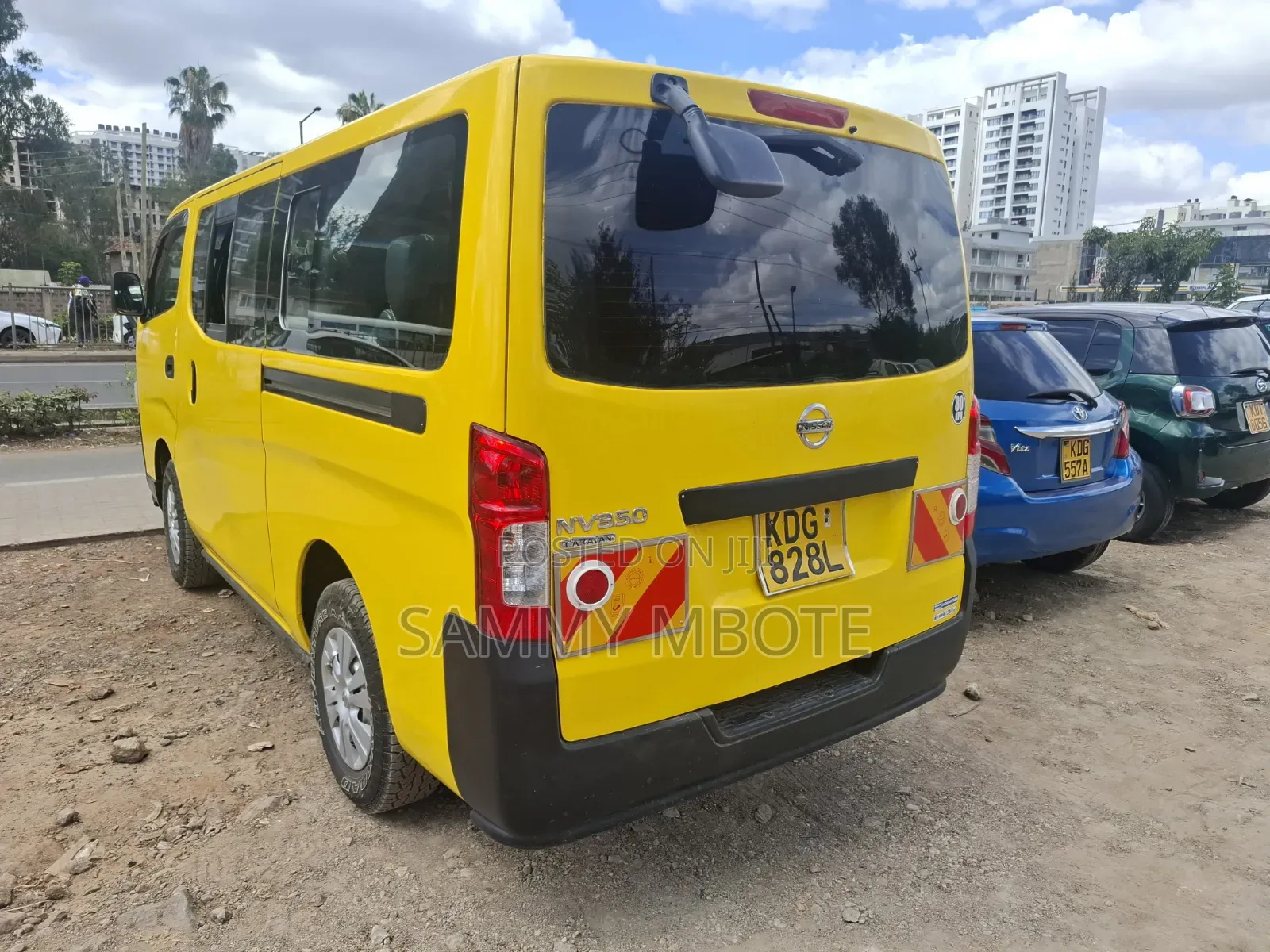 Nissan Caravan (Urvan) 2014 Yellow
