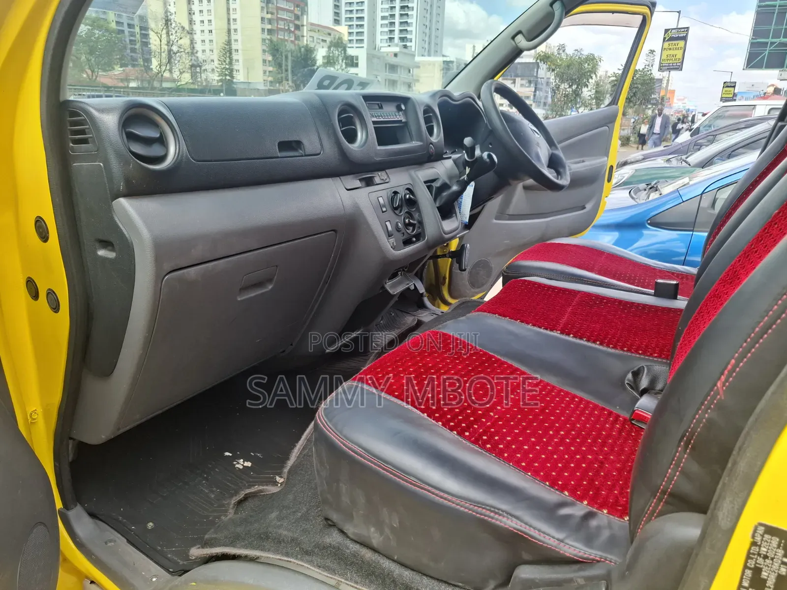 Nissan Caravan (Urvan) 2014 Yellow