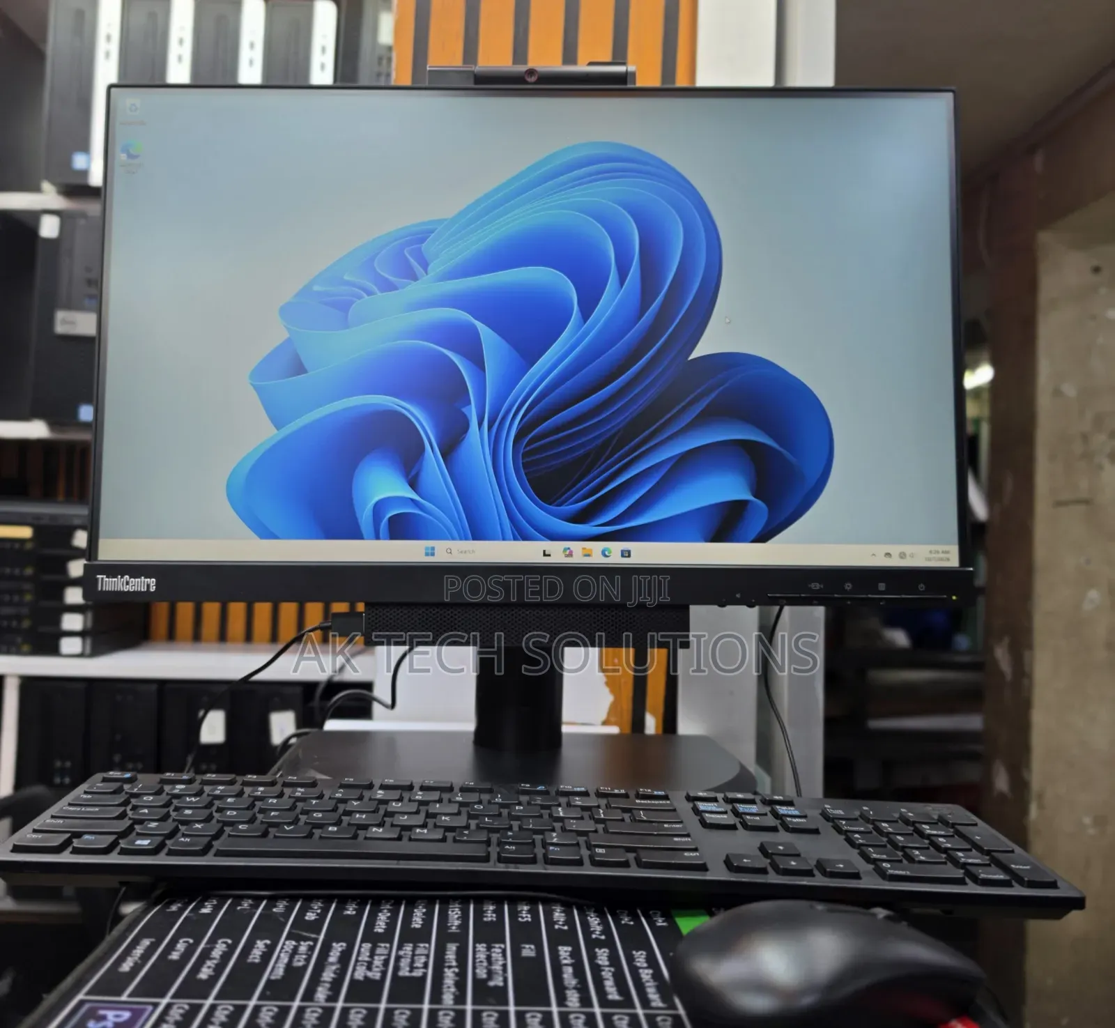 Desktop Computer Lenovo 4GB Intel Core i3 SSD 128GB