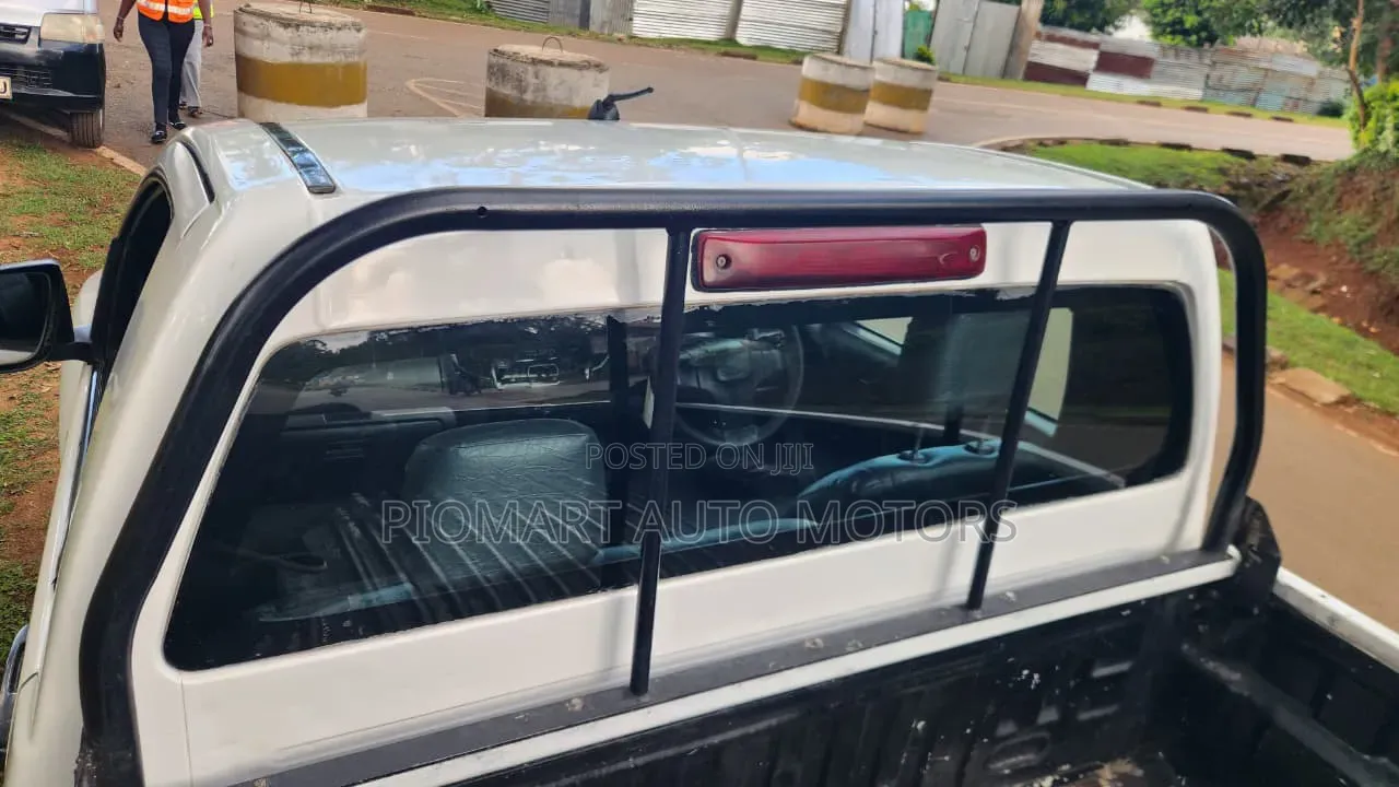 Isuzu D-MAX 2016 White