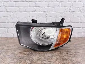 Head Lamp / Light Yellow Mitsubishi L200 Triton Pickup 2005/2006/2008