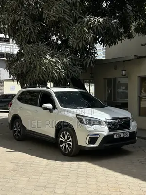 Subaru Forester Premium AWD 2019 White