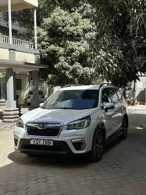 Subaru Forester Premium AWD 2019 White