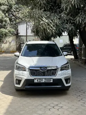 Subaru Forester Premium AWD 2019 White