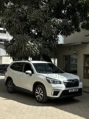 Subaru Forester Premium AWD 2019 White