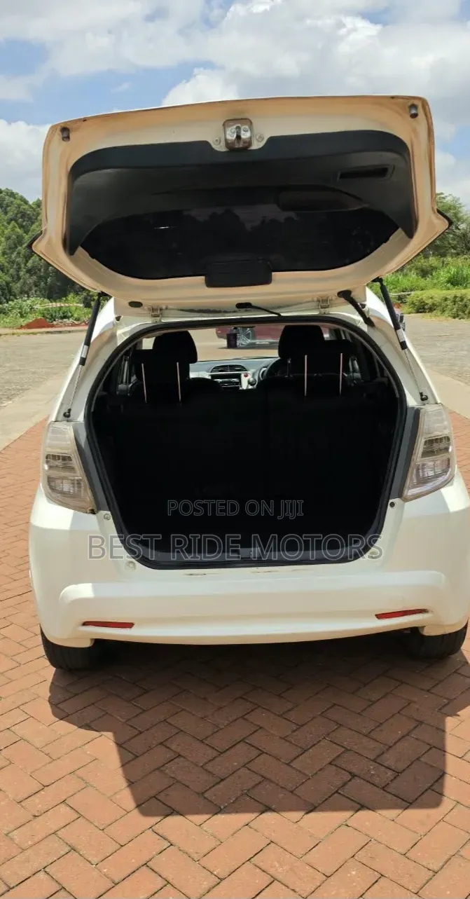 Honda Fit 2012 Pearl