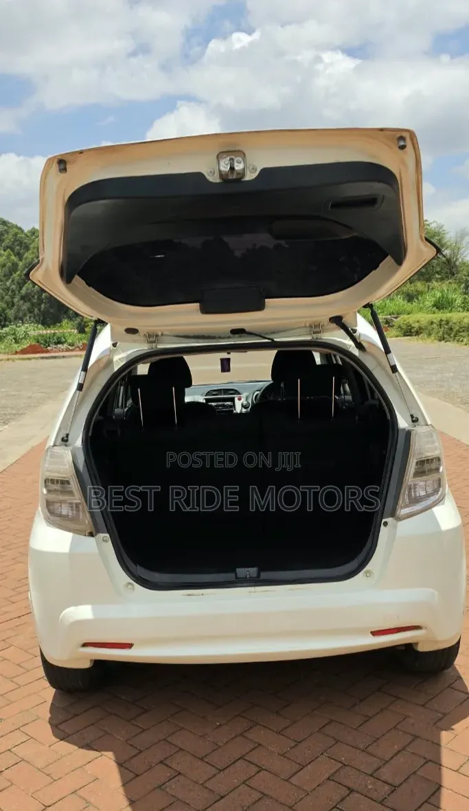 Honda Fit 2012 Pearl
