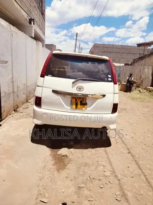 Toyota ISIS 2007 White