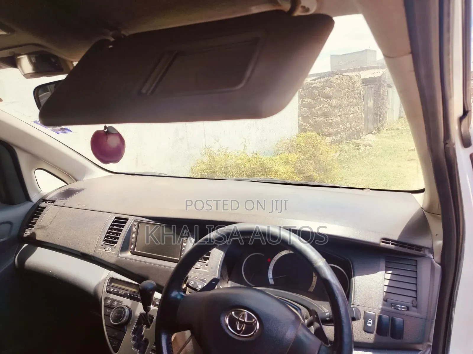 Toyota ISIS 2007 White