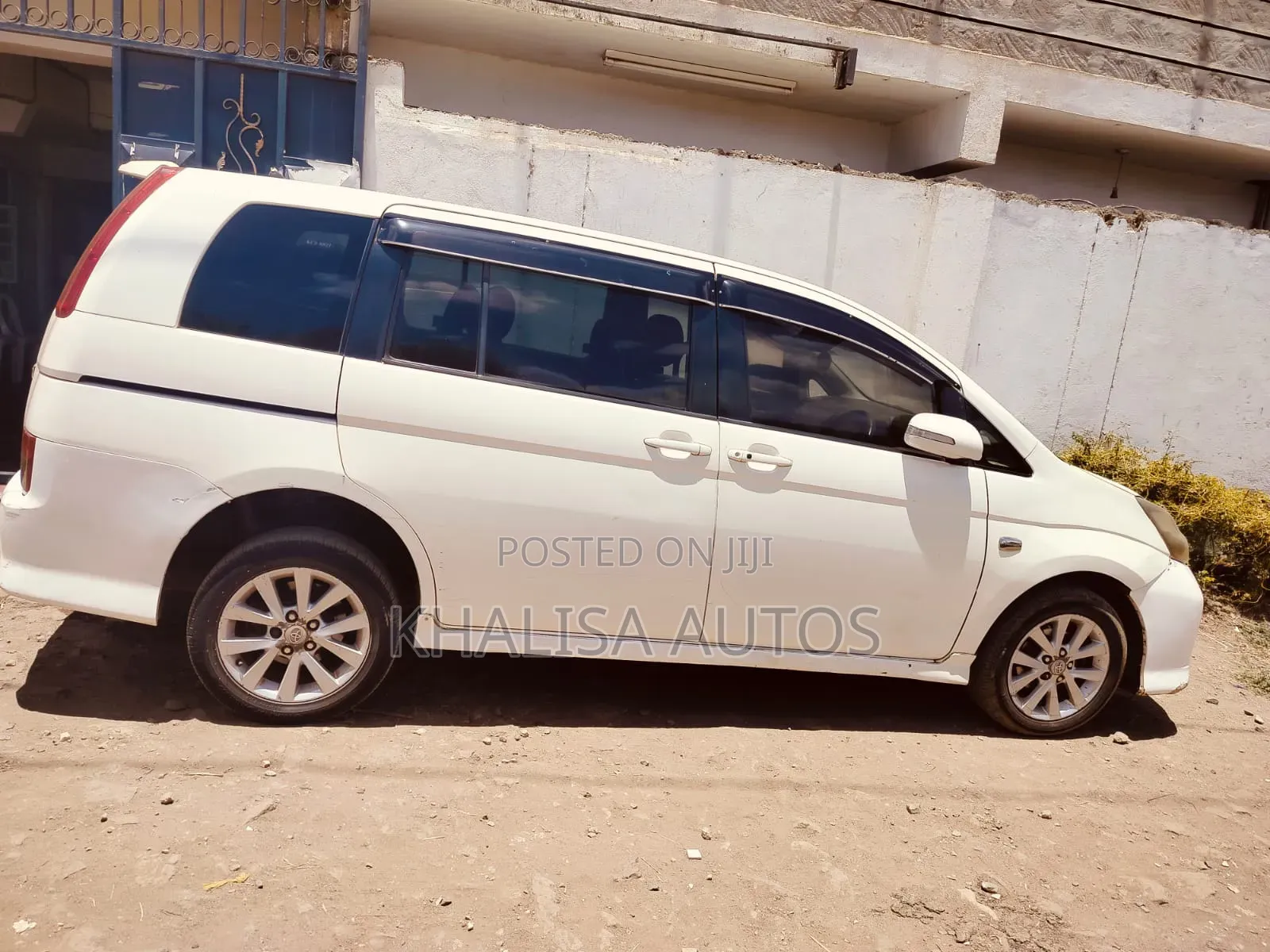 Toyota ISIS 2007 White