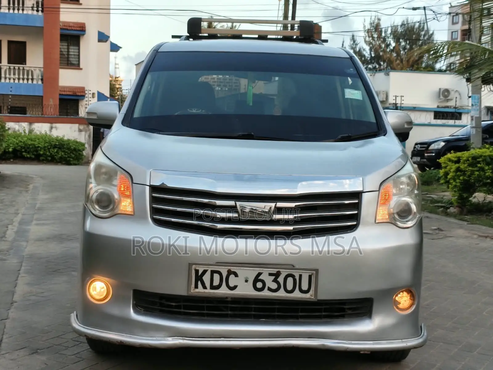 Toyota Noah 2013 Silver