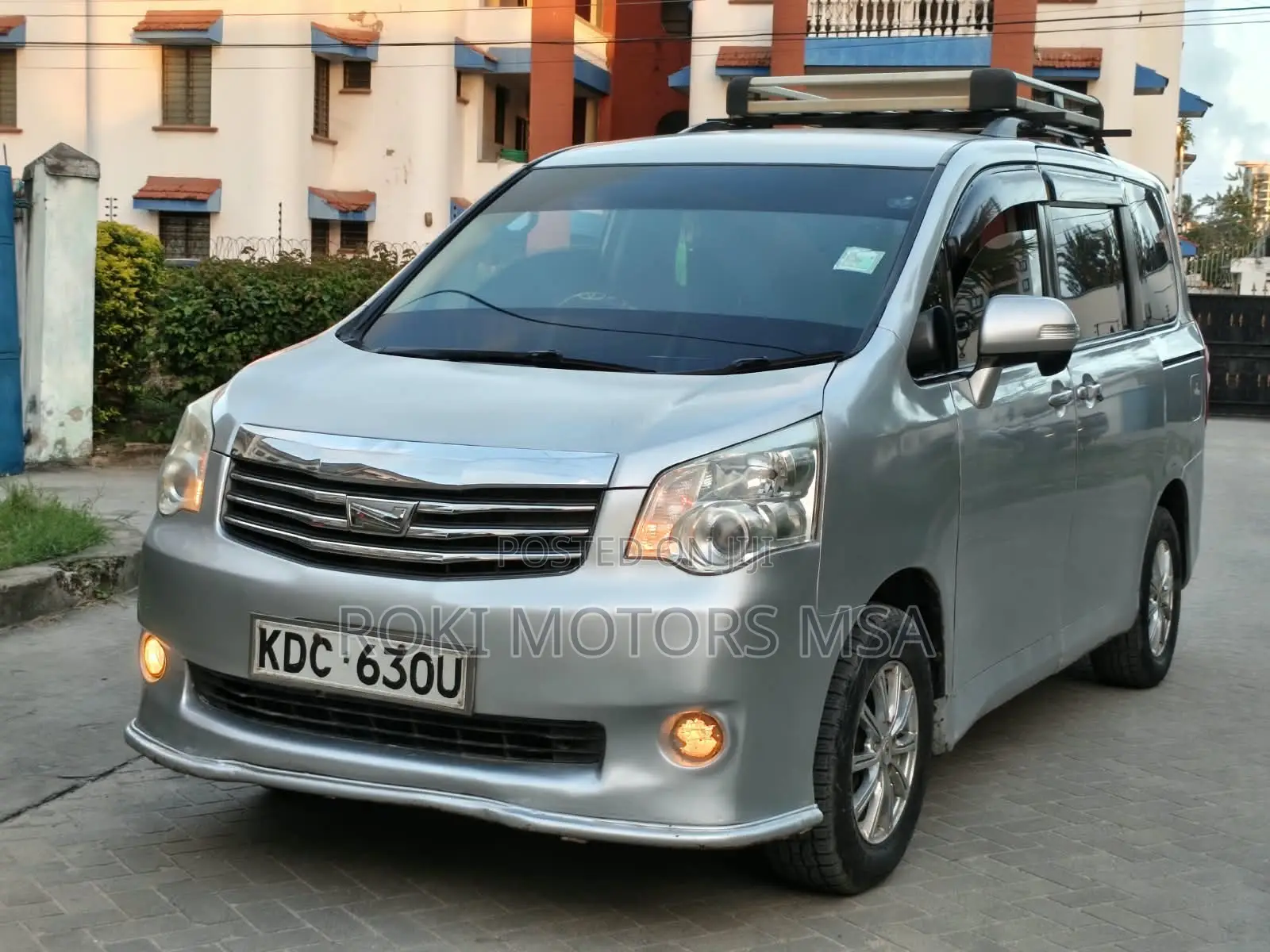 Toyota Noah 2013 Silver