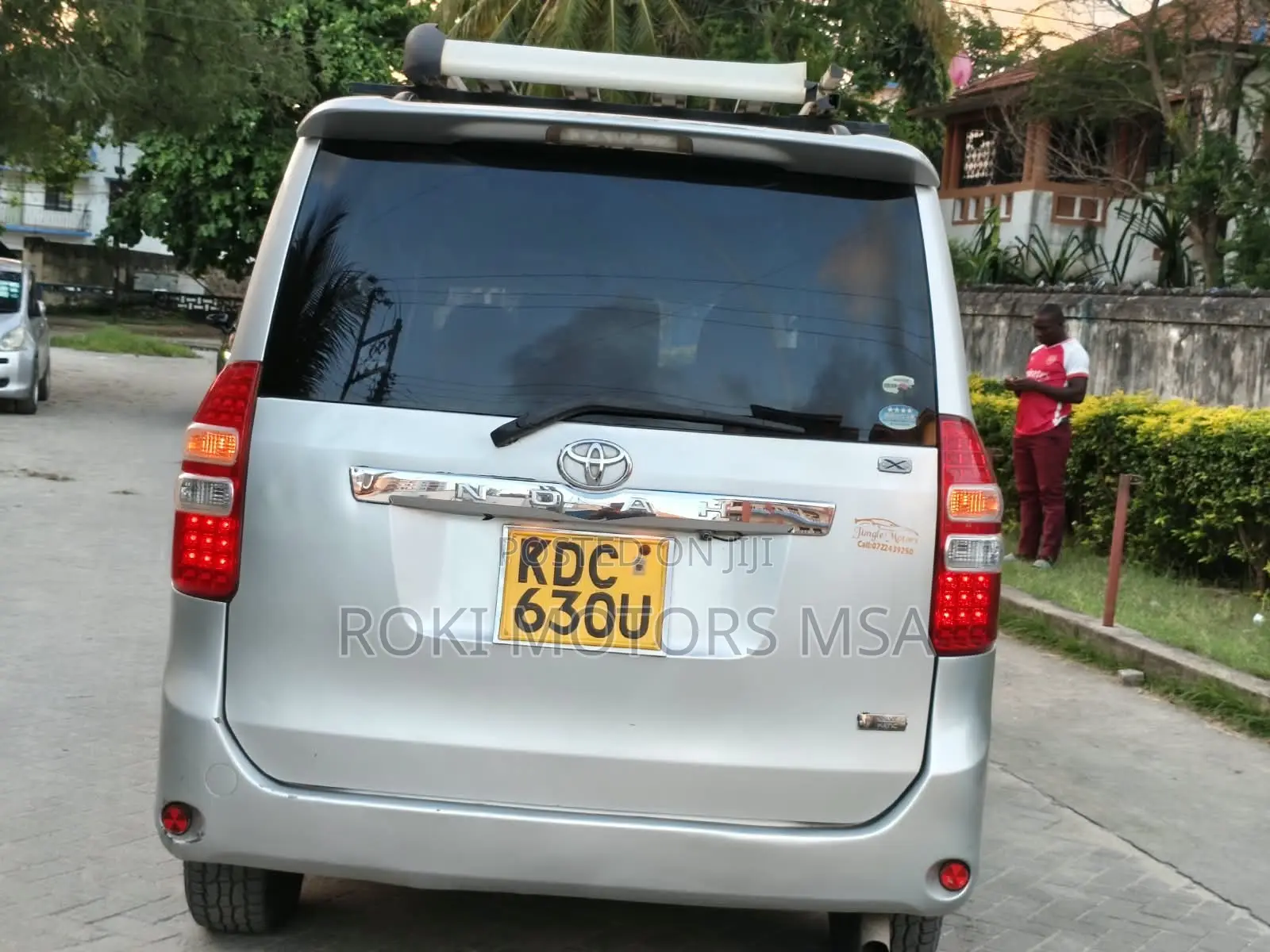 Toyota Noah 2013 Silver