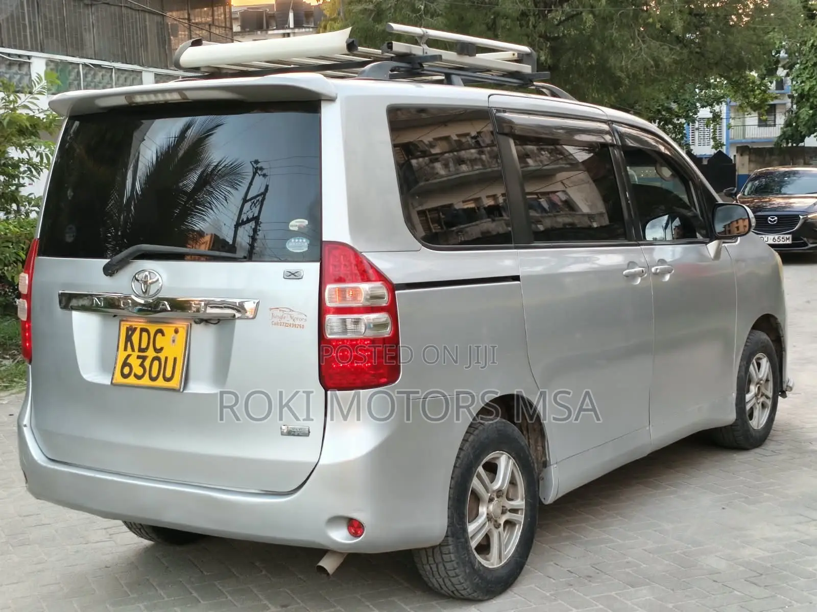 Toyota Noah 2013 Silver