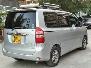 Toyota Noah 2013 Silver