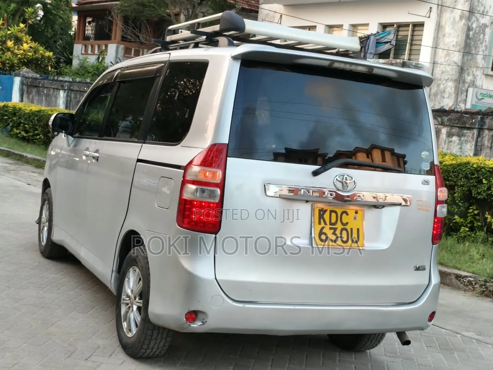 Toyota Noah 2013 Silver