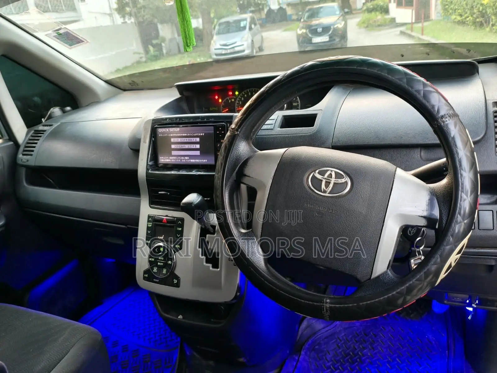 Toyota Noah 2013 Silver