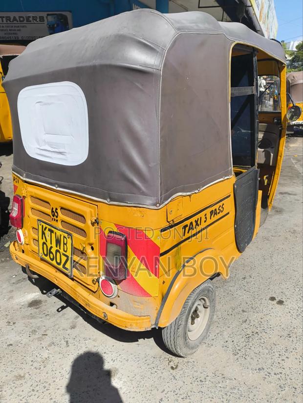 Bajaj RE 2023 Yellow - thumbnail 3