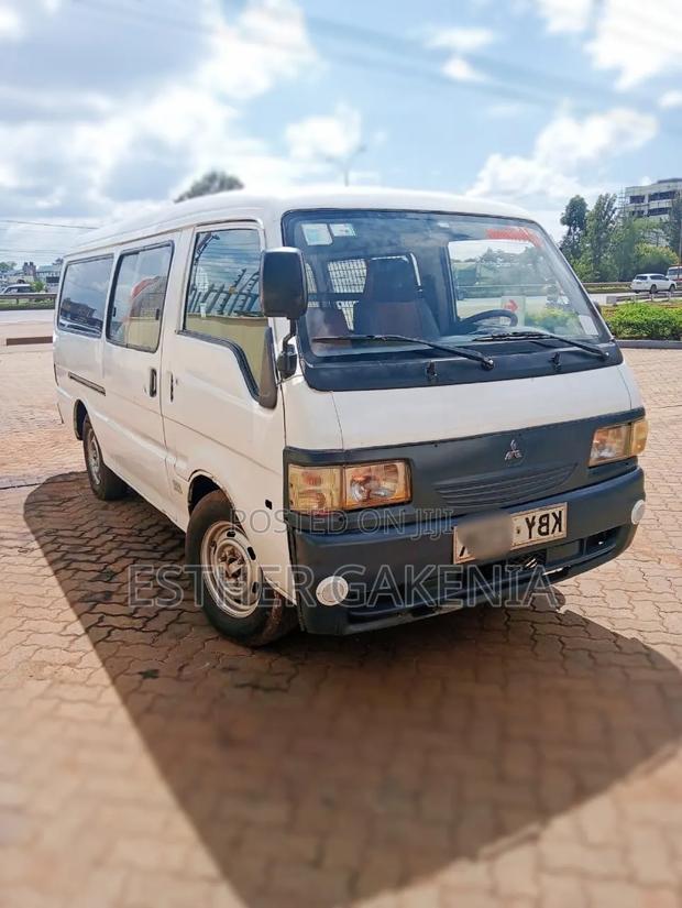 Mitsubishi L300 2006 White