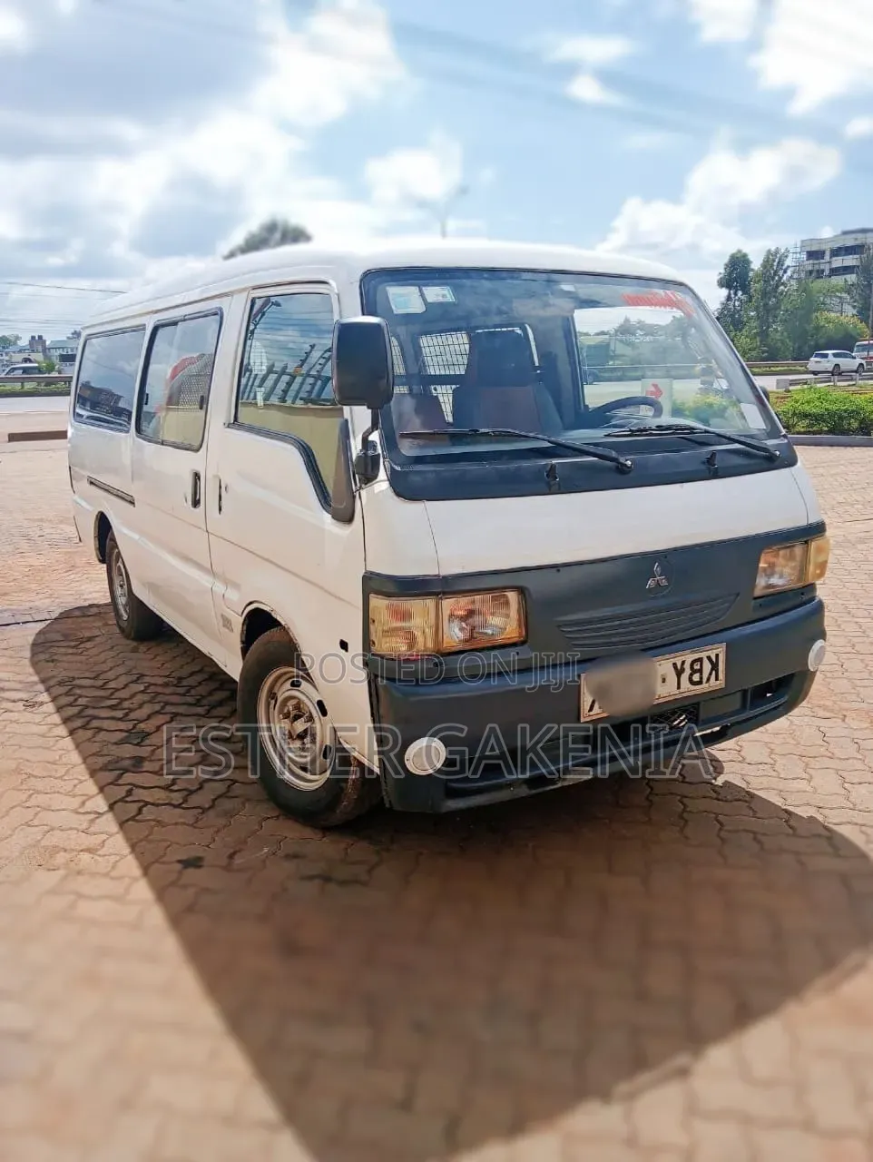 Mitsubishi L300 2006 White