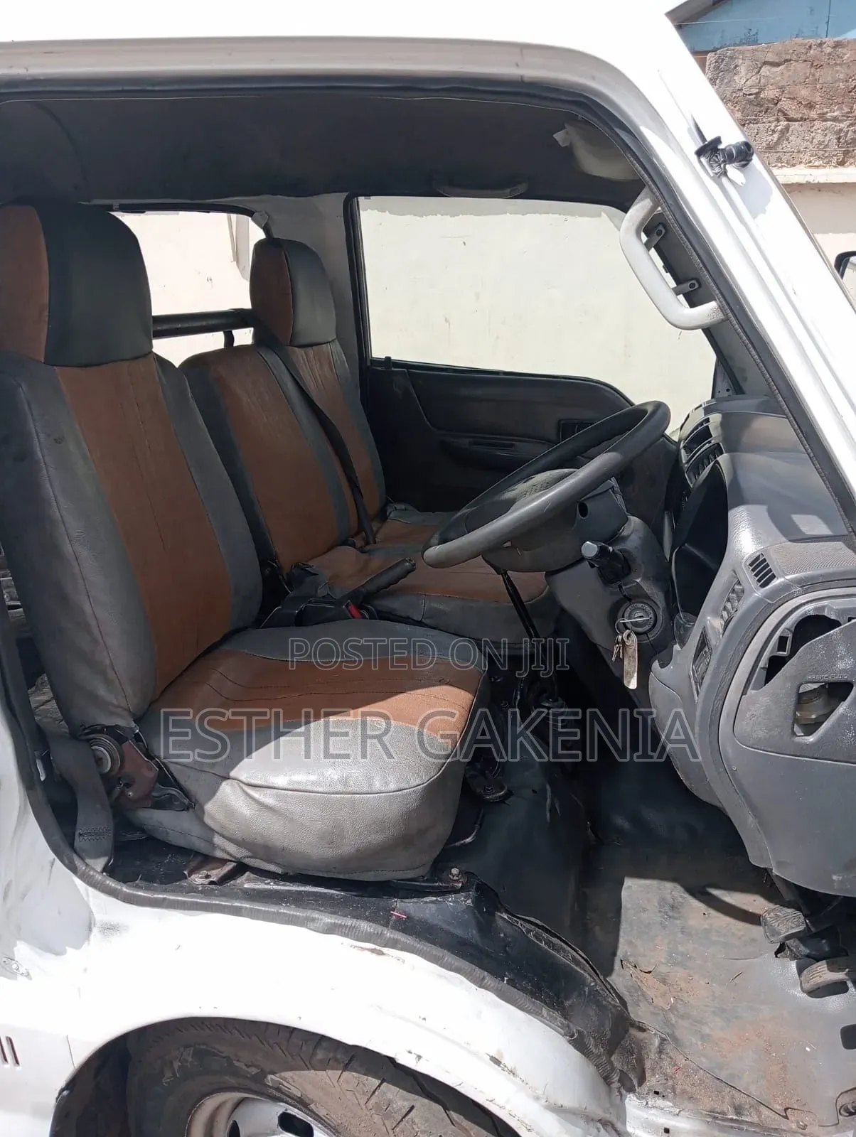 Mitsubishi L300 2006 White