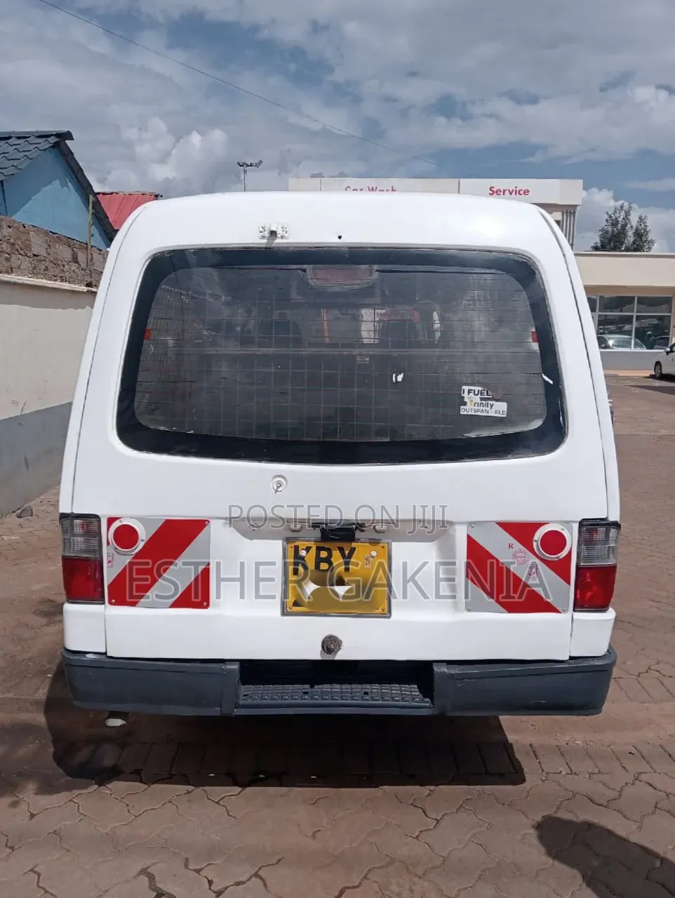 Mitsubishi L300 2006 White