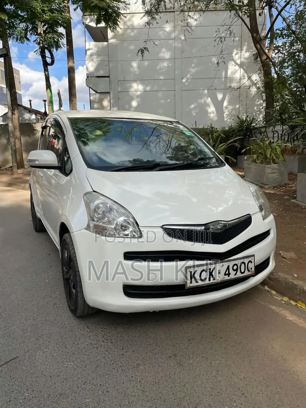 Toyota Ractis 2010 White