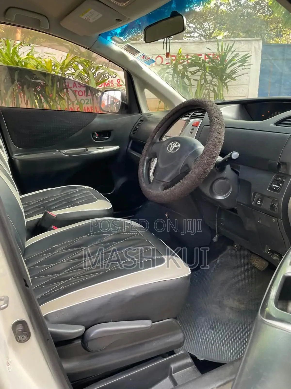 Toyota Ractis 2010 White