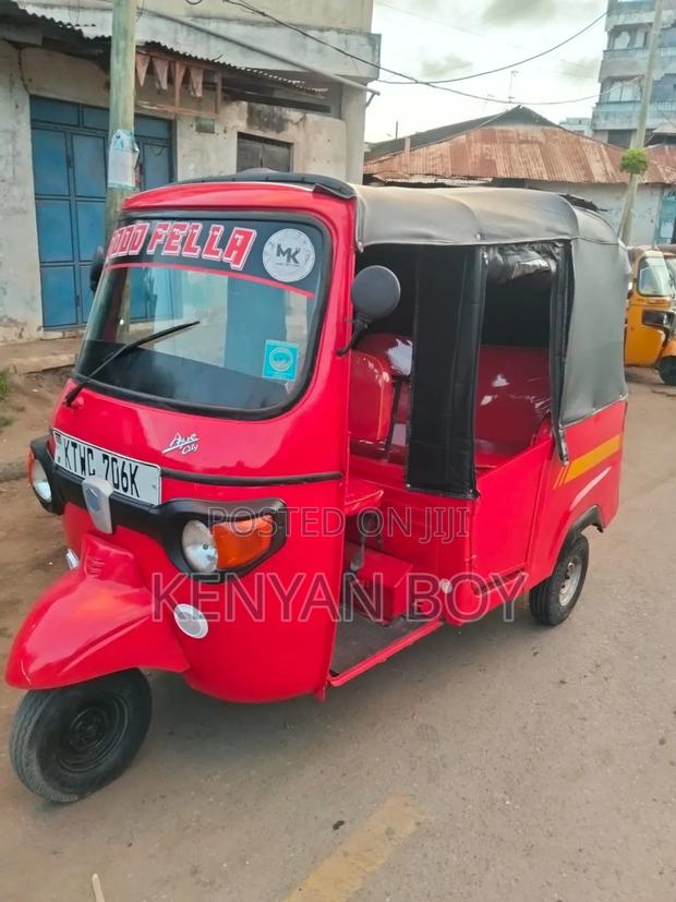 Piaggio 2023 Red - thumbnail 2