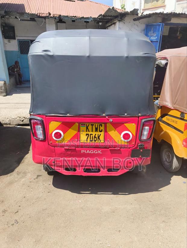 Piaggio 2023 Red - thumbnail 3