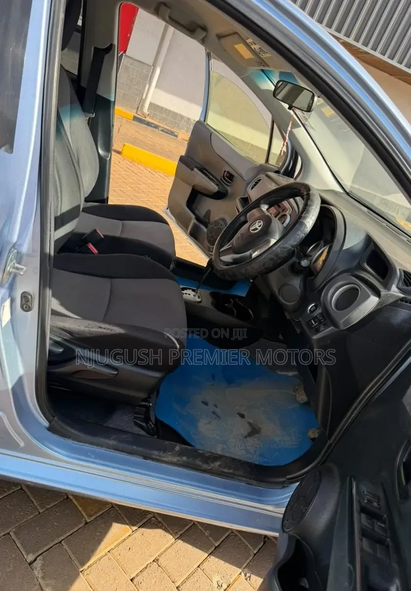 Toyota Vitz 2013 Blue