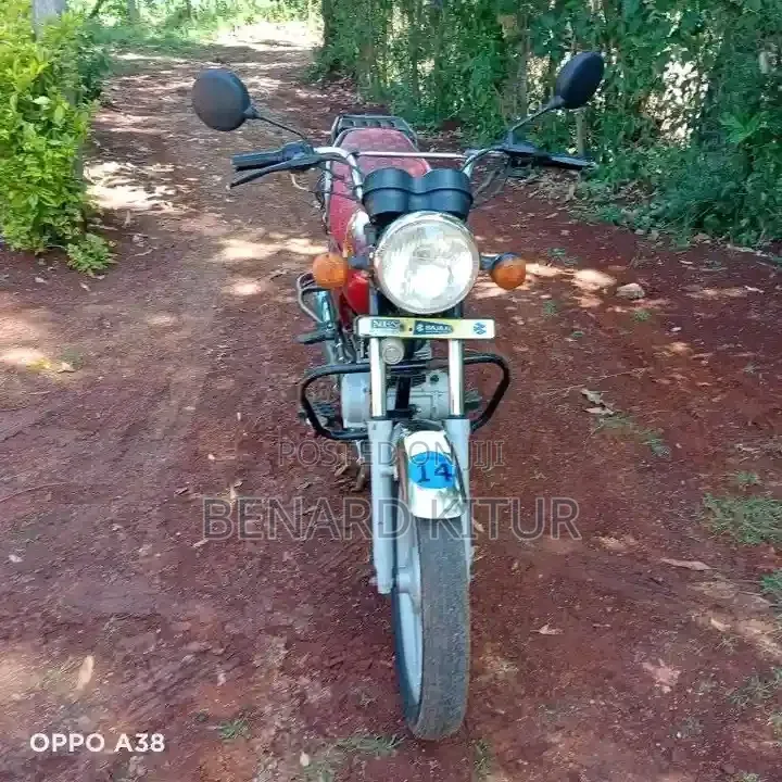 Bajaj Boxer 100 2025 Red